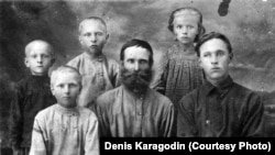 Прадед Дениса Карагодина Степан Карагодин и его семья