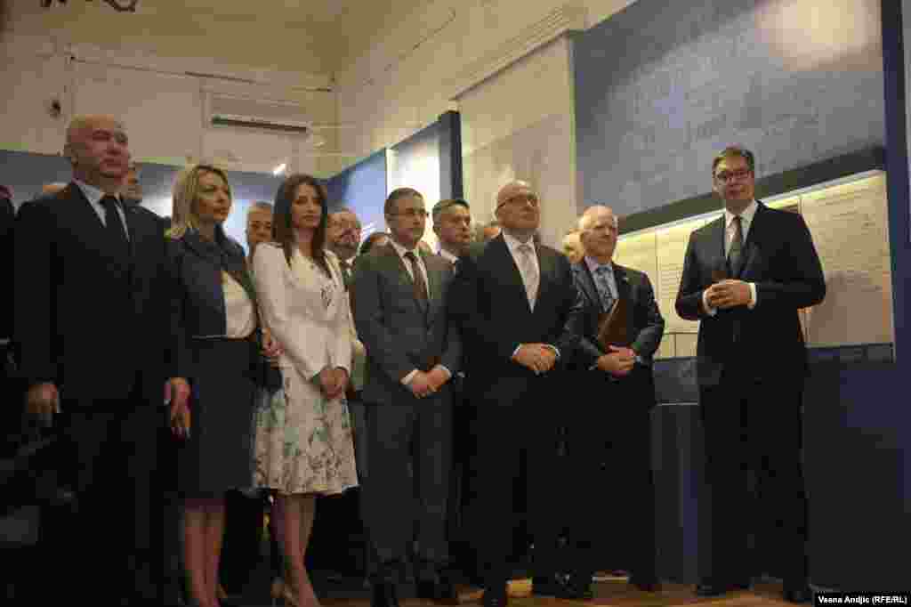 Predsednik Srbije Aleksandar Vučić sa ministrima u Vladi Srbije 