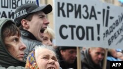 Партія регіонів влаштувала в п’ятницю протести проти кризи. А в парламенті вона може протестувати проти антикризових заходів уряду
