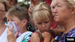 Эвакуация или каникулы? Детей увозят из Армянска (фотогалерея)