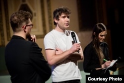 Режисер Ян Геберт