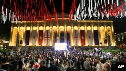 „ქართულმა ოცნებამ“ ახალი შემზღუდავი კანონები მიიღო. ფოტო არქივიდან: აქცია პარლამენტთან „აგენტების კანონის“ (ფორმალურად „გამჭვირვალობის კანონის“) წინააღმდეგ