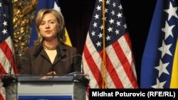 Moj muž, bivši predsjednik Bil Klinton, i ja vrlo snažno osjećamo da vi možete uspjeti – uprkos svim preprekama: Hilari Klinton