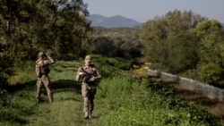 Grănicerii ucraineni la frontiera cu România, în zona orașului ucrainean Teacev, în septembrie 2023.