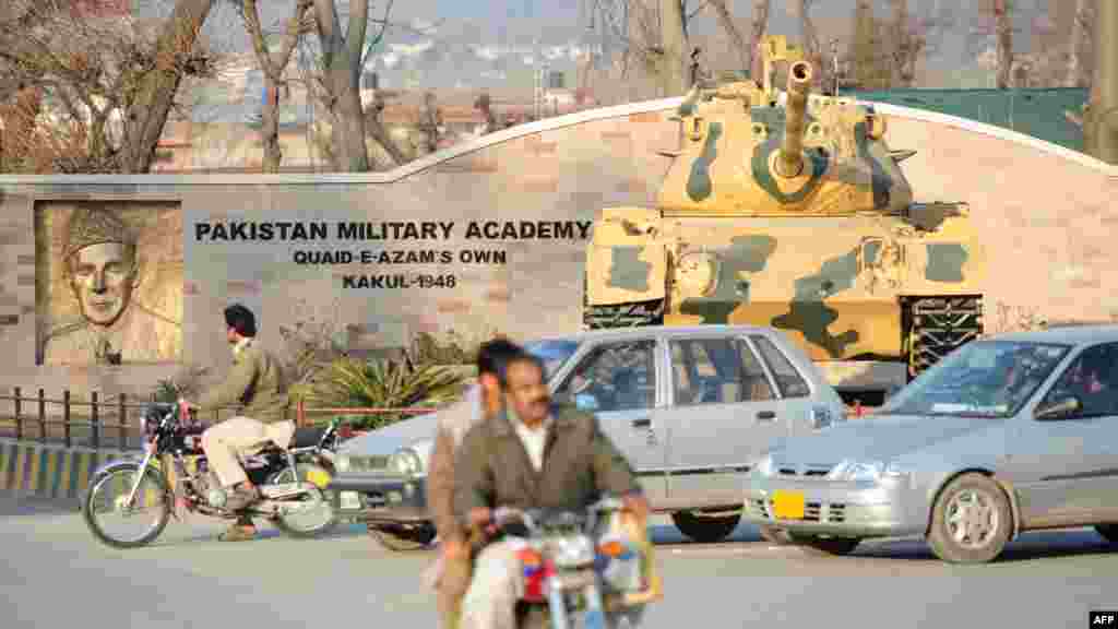 У місті — Пакистанська військова академія, головне військове училище армії Пакистану