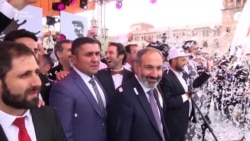 Пашинян з прихильниками святкують перемогу (відео) Пашинян з прихильниками святкують перемогу (відео)