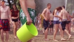 Як столична молодь рятується від спеки (відео)