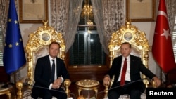 Дональд Туск с президентом Турции Реджепом Эрдоганом на встрече в Стамбуле 4 марта