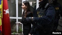 Евгению Гуцул доставили на заседание суда, Кишинёв, 25 марта 2025 года