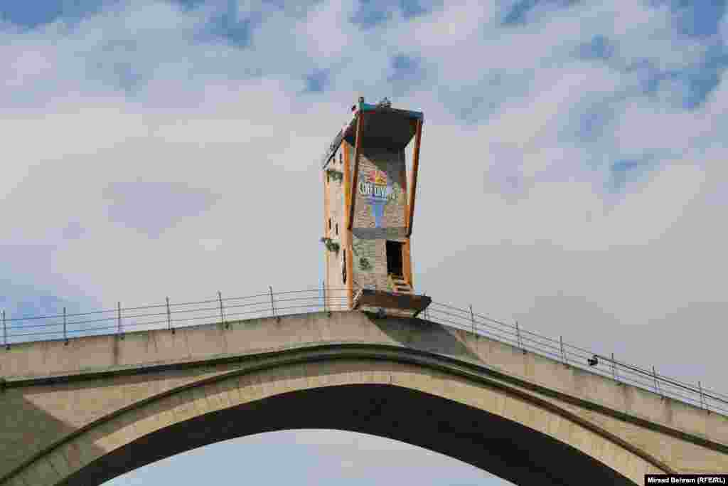 Za Red Bull Cliff Diving takmičenje napravljena je posebna platforma visine šest metara.