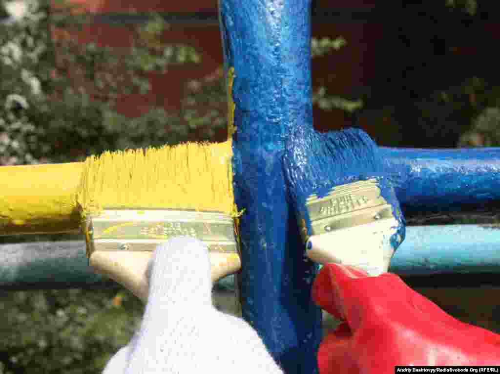 Організатори заявили, що «недолугим є витрачання місцевих бюджетів» на переформатування мовного простору в Україні