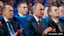 А. Бортников (ФСБ), В. Путин (Кремль), С. Нарышкин (СВР)