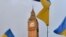 Ілюстративне фото. Українські прапори на фоні «Біг-Бену», Лондон