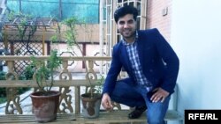 Hananzai je bio novinar i kamerman Radija Slobodna Evropa koji je radio na projektu borbe protiv trgovine narkoticima pod nazivom "Karavan otrova".