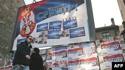 Srbija je u februaru 2008. bila preplavljena plakatima uoči predsedničkih izbora u toj zemlji, na kojim je Boris Tadić ponovo izabran za predsednika Srbije.