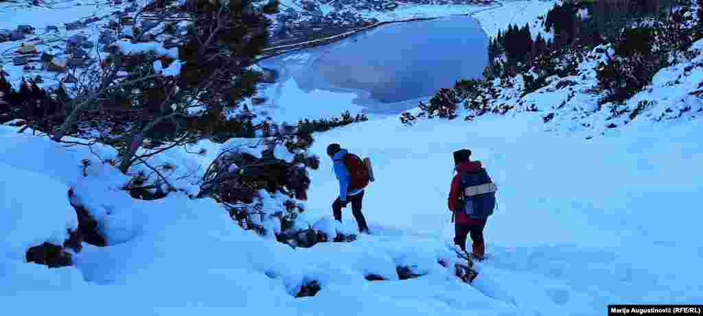 Okruženo planinarskim stazama, jedno je od omiljenih destinacija među planinarima. 