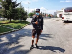 Ejub kaže da maske kupuje sam.