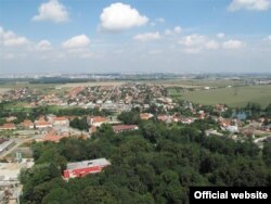 Вид на селище згори (Фото з сайту www.dolnibrezany.cz)