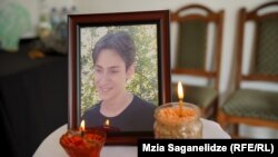 16 წლის იოსებ ადეიშვილი 25 იანვარს "რიყის დოქების" ტერიტორიაზე დაიღუპა. მეგობრები რამდენიმე წუთის განმავლობაში ცდილობდნენ მის გადარჩენას