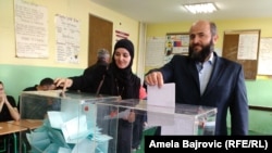 Muamer Zukorlić glasa u Novom Pazaru, 24. april 2016.