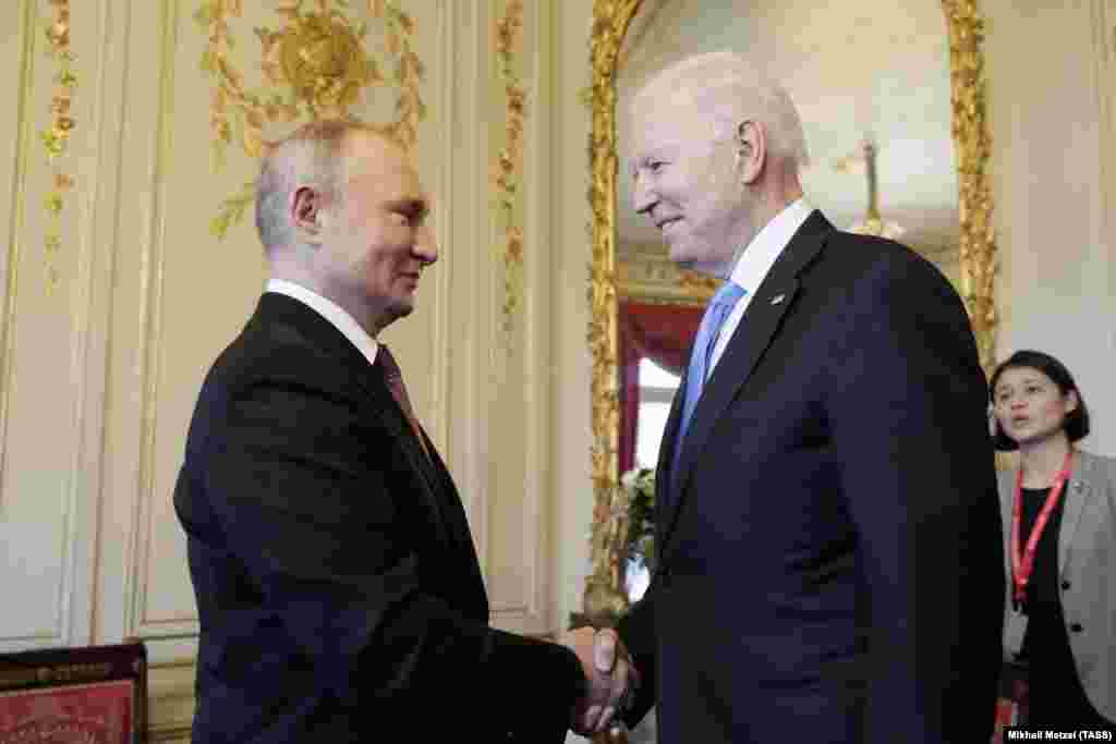 Владимир Путин и Джо Байджен на исторической вилле Ла Гранж в Женеве до начала переговоров 16 июня 2021 года