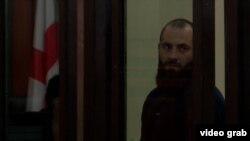 ჯაიანის ადვოკატების თქმით, მრავალი ჭრილობის მიყენება ავტომატურად არ ნიშნავს განსაკუთრებულ სისასტიკეს. ის შეიძლება ჩადენილი იყოს მიზნით, რომ სასიკვდილო შედეგი, რაც შეიძლება მალე და გარანტირებულად დადგეს.