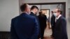 Kosovski premijer Avdullah Hoti (desno) sa predstavnicima Preševske doline, nakon odluke o osnivanju Kancelarije za pomoć građanima ovog područja na jugu Srbije, Priština, 29. septembra 2020.