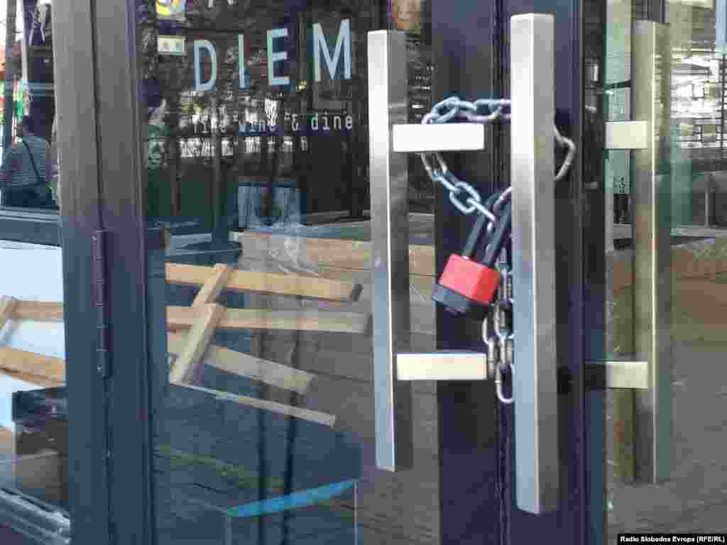 Zatvoreni kafići i restorani u jednom od skopskih tržnih centara zbog pandemije korona virusom, 20. mart, 2020. 