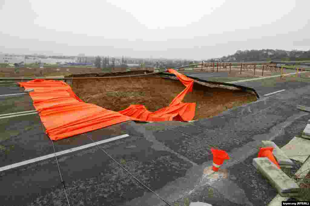 Ремонт на «дороге смерти» в Крыму, несмотря на заявления чиновников, так и не начался, 27 января 2015