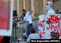 გიორგი გახარიას ბიუსტი აქციაზე