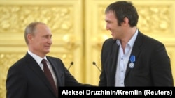 რუსეთის პრეზიდენტი ვლადიმირ პუტინი და ჰოკეისტი ალექსანდრ ოვეჩკინი. 2014 წელი