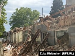 ესეც ამ საცხოვრებელი სახლის ფასადის ნაწილია.