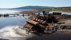 Starinski način i dalje najefikasniji za drvoseče Sibira Starinski način i dalje najefikasniji za drvoseče Sibira