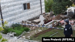 Policajac kraj oskrnavljene i otkopane grobnice mitropolita crnogorskog Arsenija Plamenca iz 18. vijeka