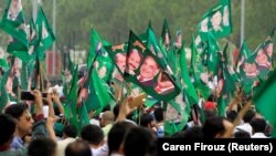 Прихильники вітають екс-прем’єра Пакистану Наваза Шаріфа, Ісламабад, 9 серпня 2017 року