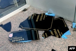 Razbijene dvojezične table, Vukovar 2013.