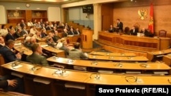 Opozicija je u totalni bojkot parlamenta krenula nakon prošlogodišnjih parlamentranih izbora