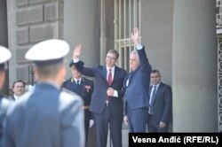 Vučić, za razliku od svog prethodnika Tomislava Nikolića, nije ponovio njegov potez i podneo ostavku na funkciju predsednika stranke, pošto je izabran za predsednika države