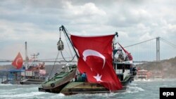 Turski ribari na Bosforu demonstriraju protiv neuspelog puča
