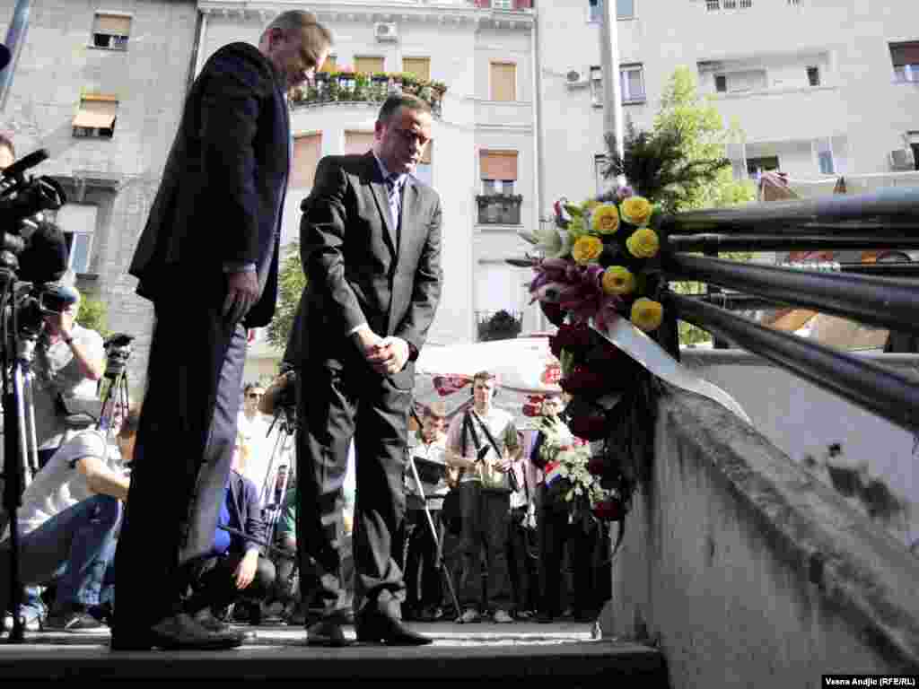 Na Obilićevom vencu otkrivena je spomen-ploča francuskom državljaninu Brce Tatonu, kojeg je u centru Beograda pretukla grupa navijača Partizana, (septembar 2009-e), a on je 12 dana kasnije preminuo. Prisutni su bili i gradonačelnik Beograda, Dragan Đilas, francuski ambasador, Jean Francois Terral, te predsednik Skupštine grada Aleksandar Antić, 17.09.2010. Foto: Vesna Anđić