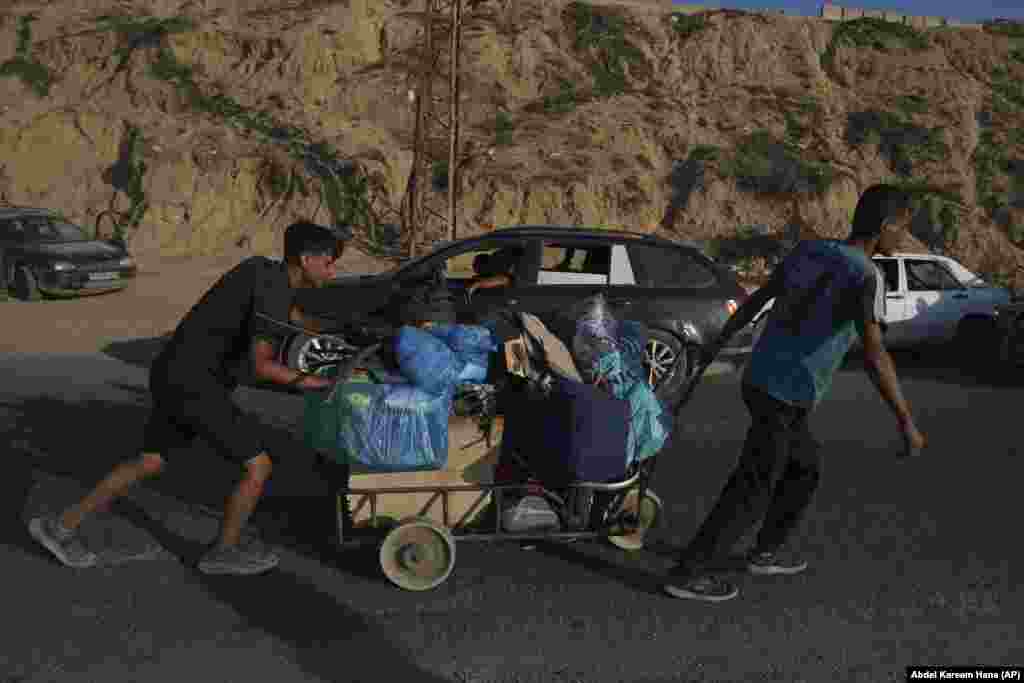 Raseljeni Palestinci bježe prema sjevernom Pojasu Gaze, 30. avgusta.