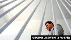 Tadašnji makedonski premijer Nikola Gruevski u obilasku renoviranog zatvora Šutka, avgust 2009.