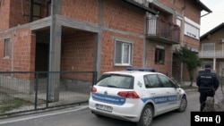 Куќа во која се пронајдени деца за кои властите се сомневаат дека се жртви на трговија со луѓе, Брчко, Босна и Херцеговина