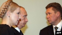 (Архівна фотографія) Прем'єр-міністри України і Росії, Юлія Тимошенко і Володимир Путін, та керівник «Газпрому» Олексій Міллер (справа)