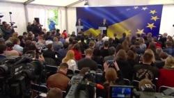 Порошенко про переслідування «незгодних» та вибачення перед журналістом Радіо Свобода (відео) Порошенко про переслідування «незгодних» та вибачення перед журналістом Радіо Свобода (відео)