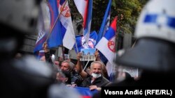 Jake policijske snage obezbeđuje Beogradski centar za kulturnu dekontaminaciju pred otvorenje festivala savremenih umetnika sa Kosova "Mirëdita, dobar dan!" Beograd, 22. oktobar 2020.