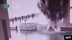 Скрин видео Службы безопасности Украины от 3 июня 2025 года, предположительно запечатлен взрыв Керченского моста, соединяющего Крым с Россией, в результате спецоперации, проведенной СБУ.