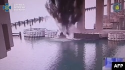 Скрин видео Службы безопасности Украины от 3 июня 2025 года, предположительно запечатлен взрыв Керченского моста, соединяющего Крым с Россией, в результате спецоперации, проведенной СБУ.