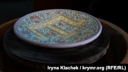 Що жителі материкової України знають про Крим, його жителів і його місце в українському просторі? Як знайомство з кримськотатарською культурою та історією впливає загалом на українське суспільство?