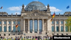 Берлин. Здание Бундестага, организующего программу "парламентских стипендий"